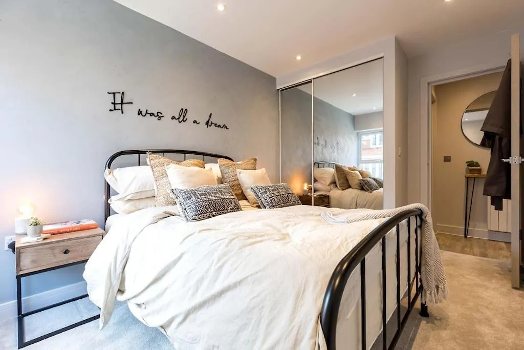 Stylish 1 Bed Apartment In Westbourne With Parking Bournemouth 0*,  United Kingdom