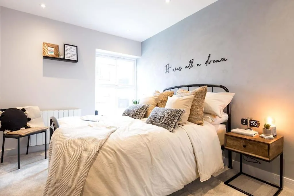 Stylish 1 Bed Apartment In Westbourne With Parking Bournemouth
