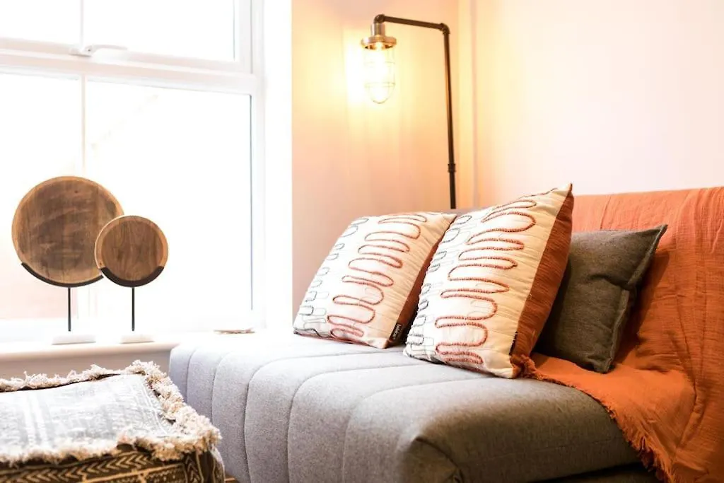 Stylish 1 Bed Apartment In Westbourne With Parking Bournemouth 0*,